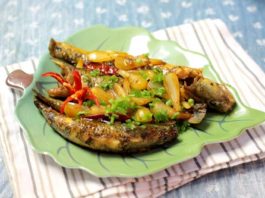 Sơ chế cá bống làm món kho